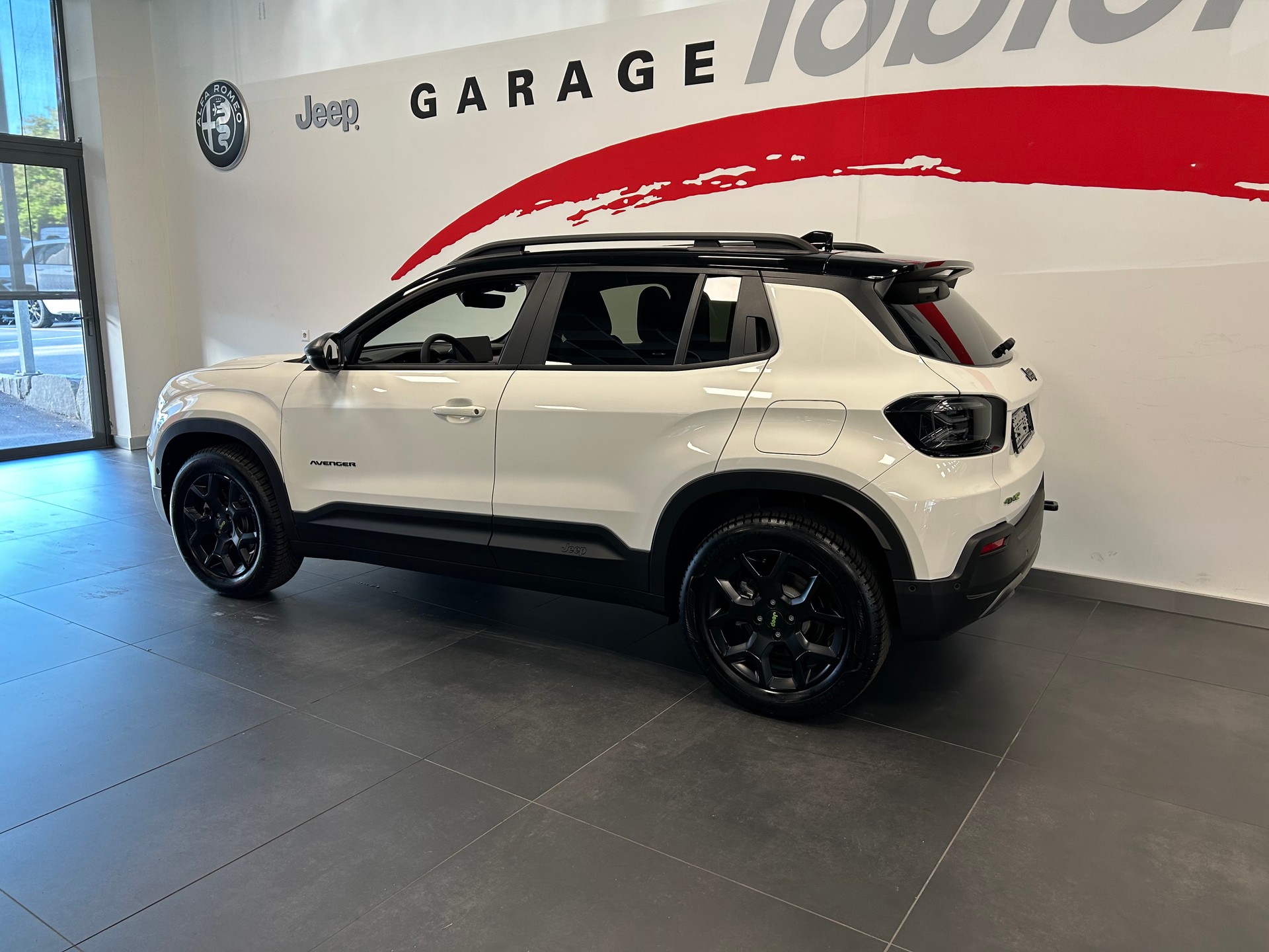 JEEP Avenger 1.2 Turbo MHEV Overland 4xe-image-13