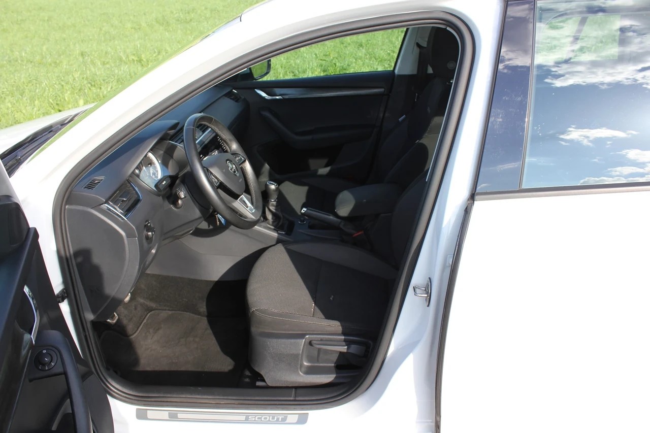 SKODA Octavia Combi 2.0 TDI Scout 4x4 mit Anhängerkupplung-image-8