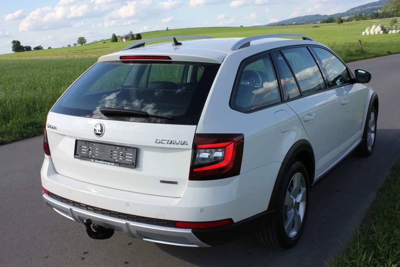 SKODA Octavia Combi 2.0 TDI Scout 4x4 mit Anhängerkupplung-image-2