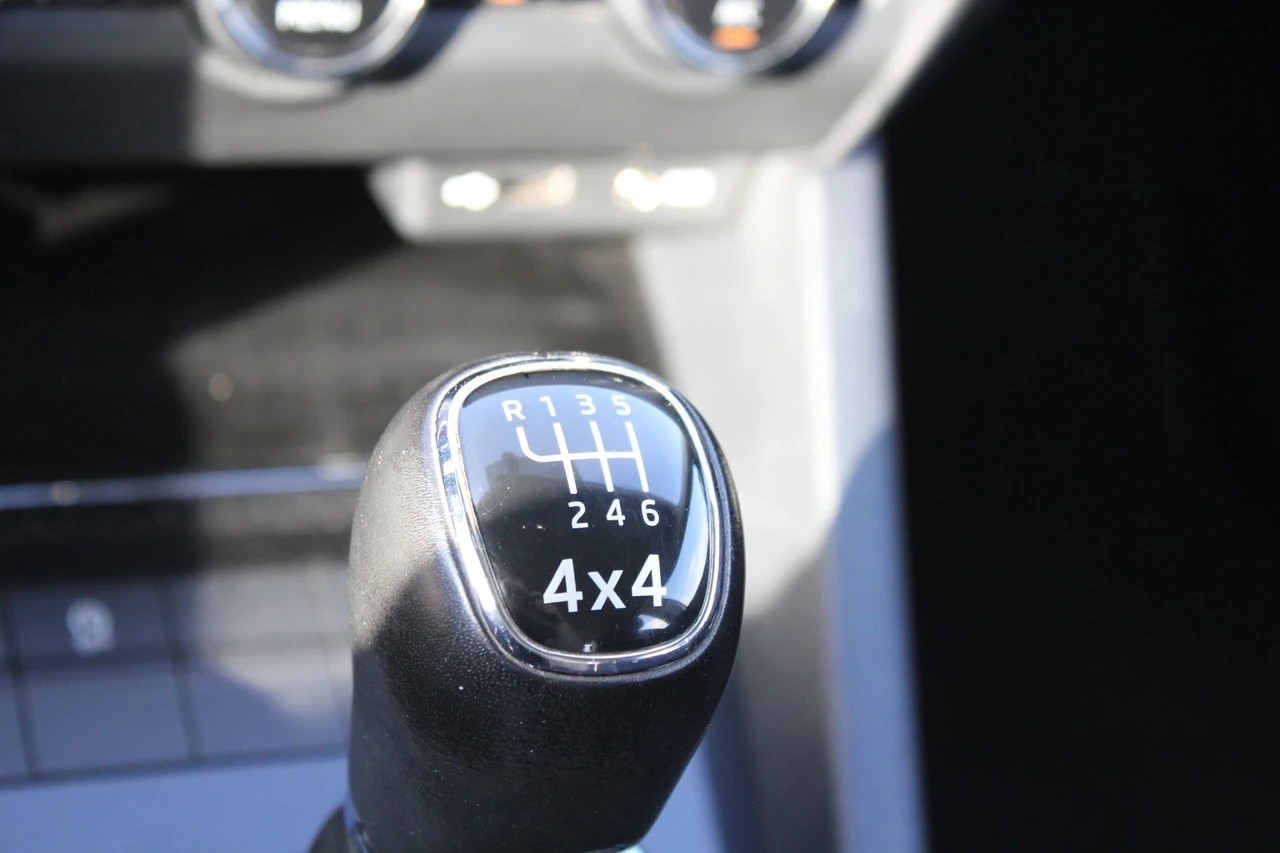 SKODA Octavia Combi 2.0 TDI Scout 4x4 mit Anhängerkupplung-image-11
