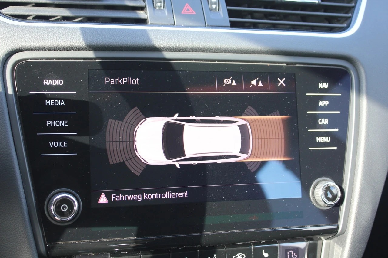 SKODA Octavia Combi 2.0 TDI Scout 4x4 mit Anhängerkupplung-image-12