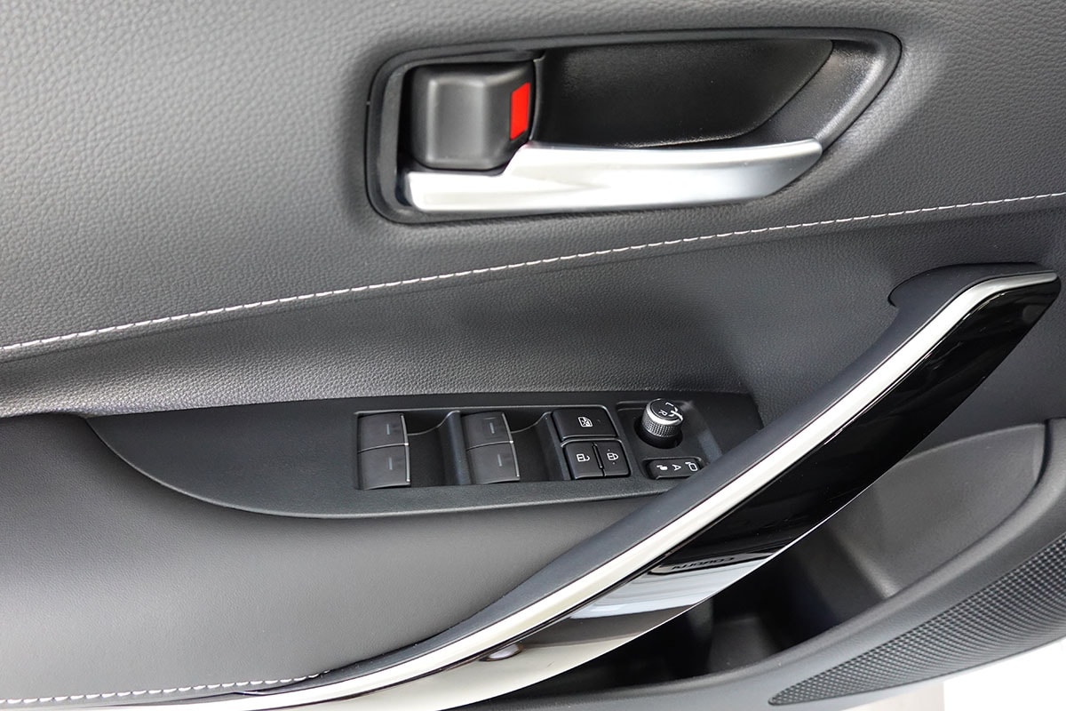 TOYOTA Corolla 2.0 HSD Premiumt e- CVT, Vollleder, Panorama, MJ 2026-image-21