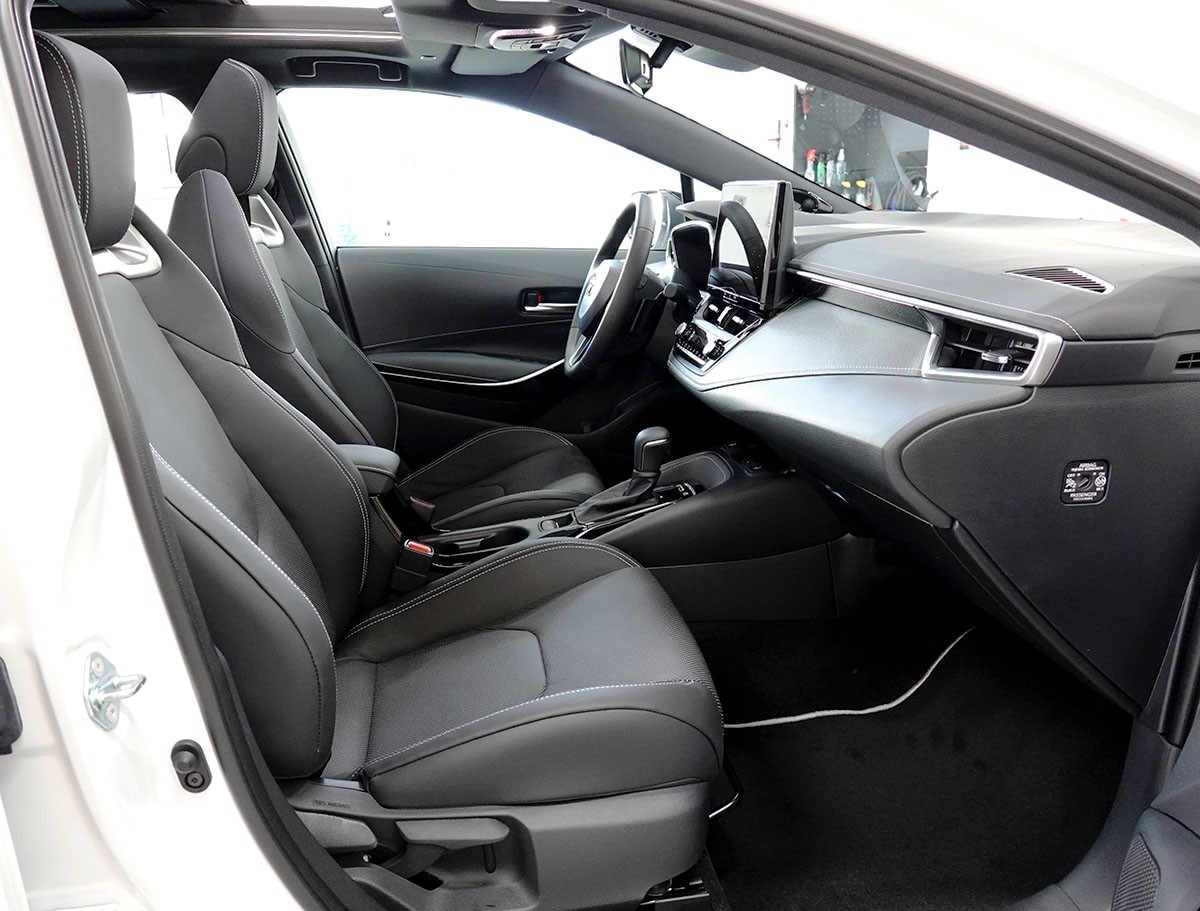 TOYOTA Corolla 2.0 HSD Premiumt e- CVT, Vollleder, Panorama, MJ 2026-image-4