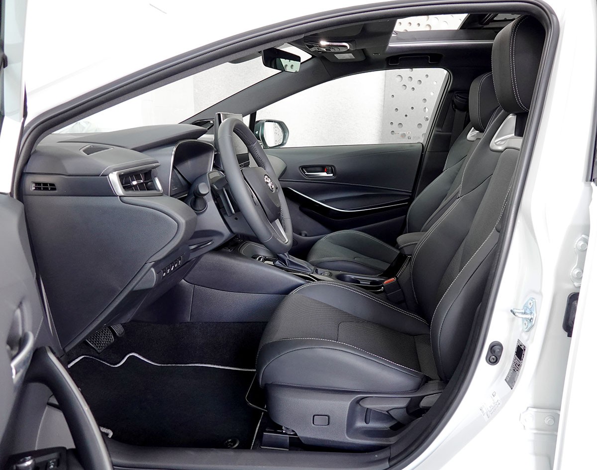 TOYOTA Corolla 2.0 HSD Premiumt e- CVT, Vollleder, Panorama, MJ 2026-image-6