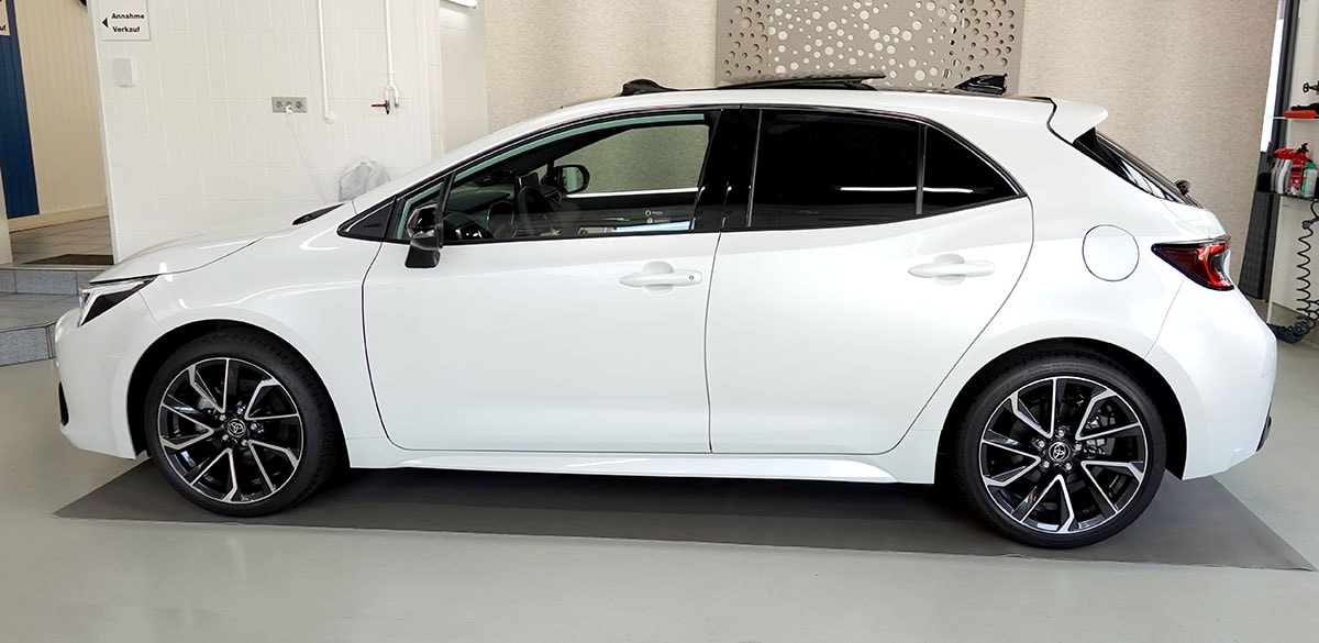 TOYOTA Corolla 2.0 HSD Premiumt e- CVT, Vollleder, Panorama, MJ 2026-showroom-element-1