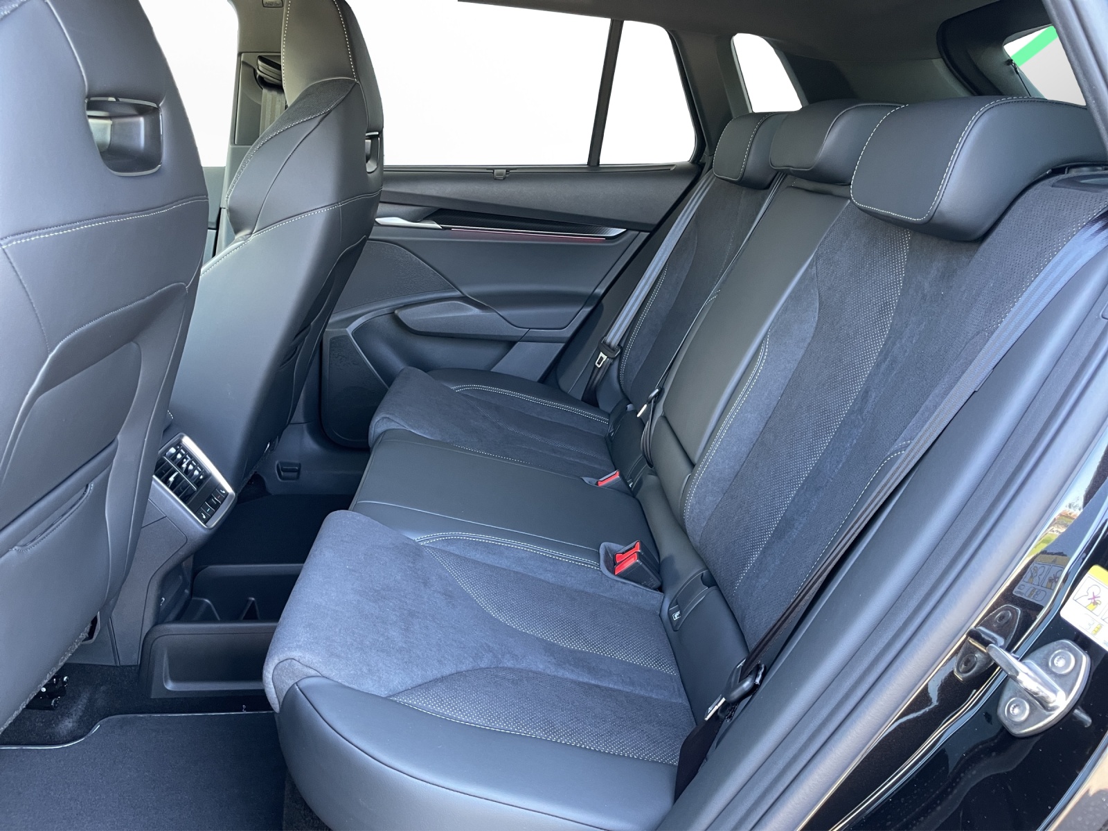 SKODA Elroq 85x Sportline 4x4-image-13