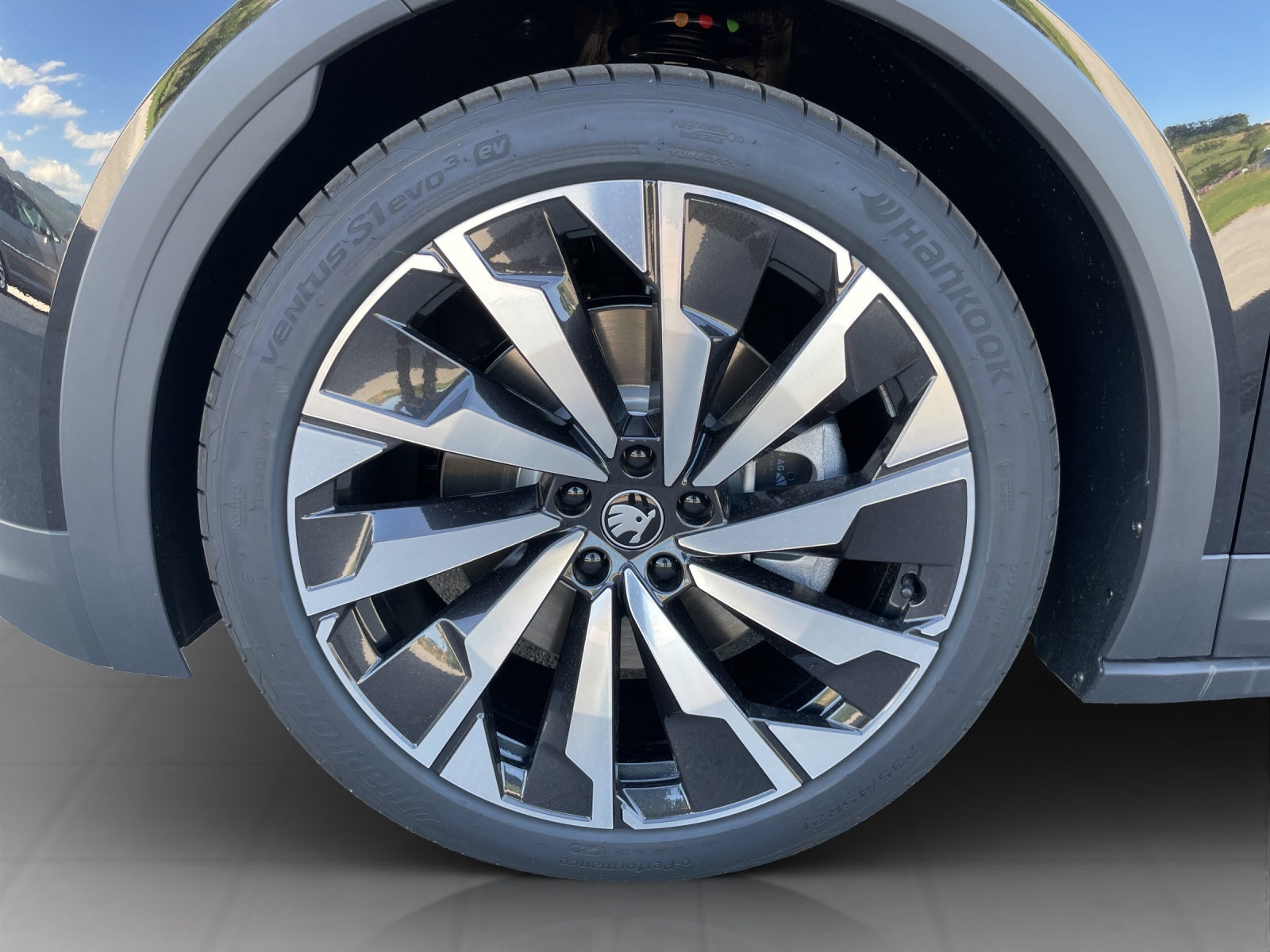 SKODA Elroq 85x Sportline 4x4-image-18