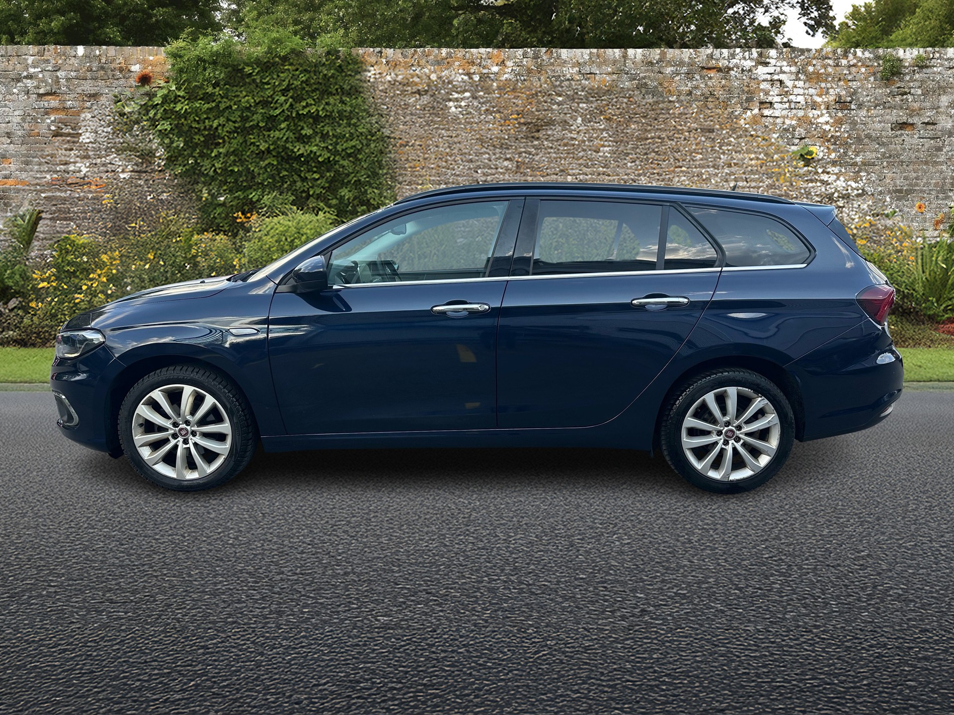 FIAT Tipo 1.6MJ Station Wagon S-Design DCT-image-1