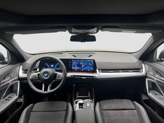 BMW iX2 xDrive 30 M Sport Pro-image-10