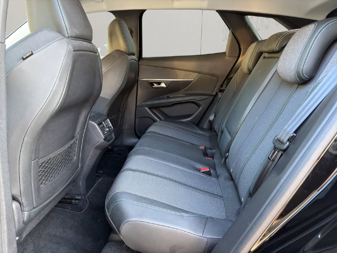 PEUGEOT 3008 1.2 PureTech Allure Pack-image-9