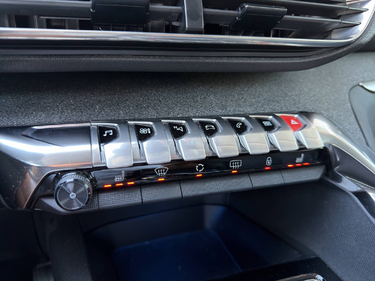 PEUGEOT 3008 1.2 PureTech Allure Pack-image-12