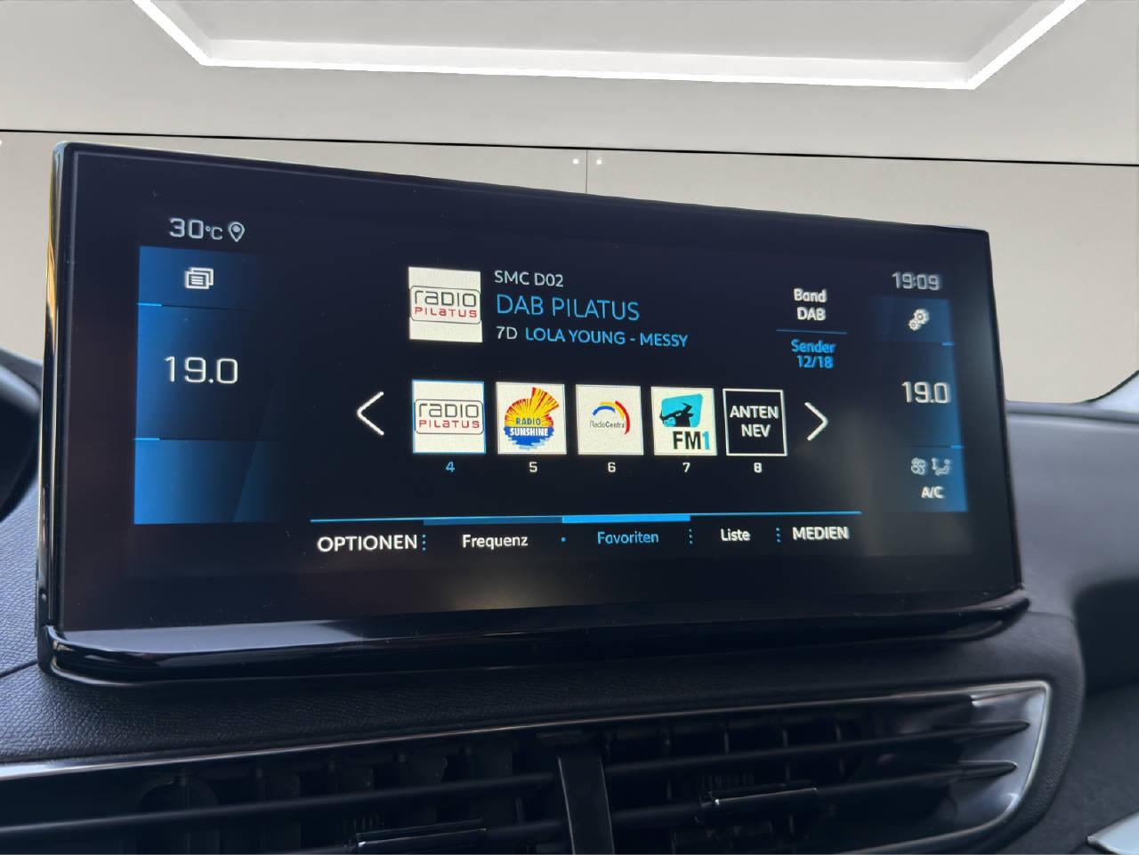 PEUGEOT 3008 1.2 PureTech Allure Pack-image-16