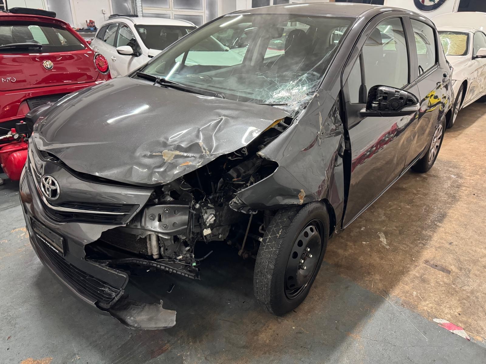TOYOTA Yaris 1.33 Luna-image-6