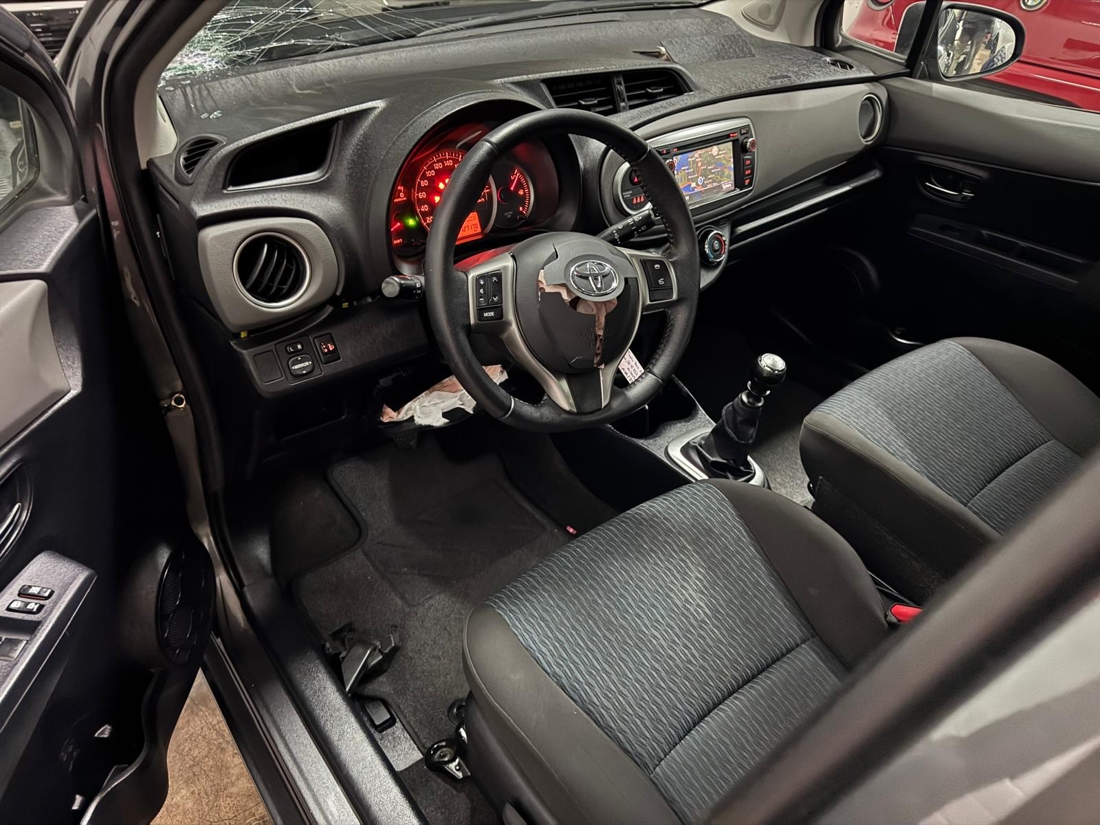 TOYOTA Yaris 1.33 Luna-image-8