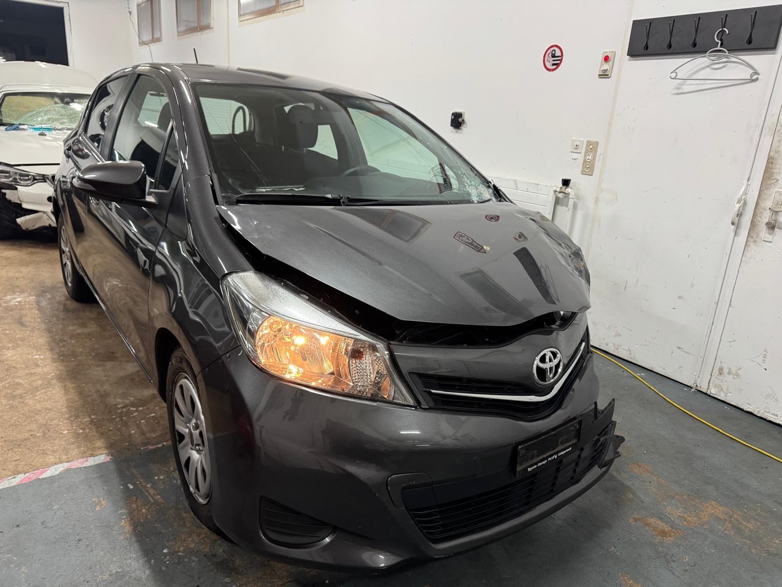 TOYOTA Yaris 1.33 Luna-image-1