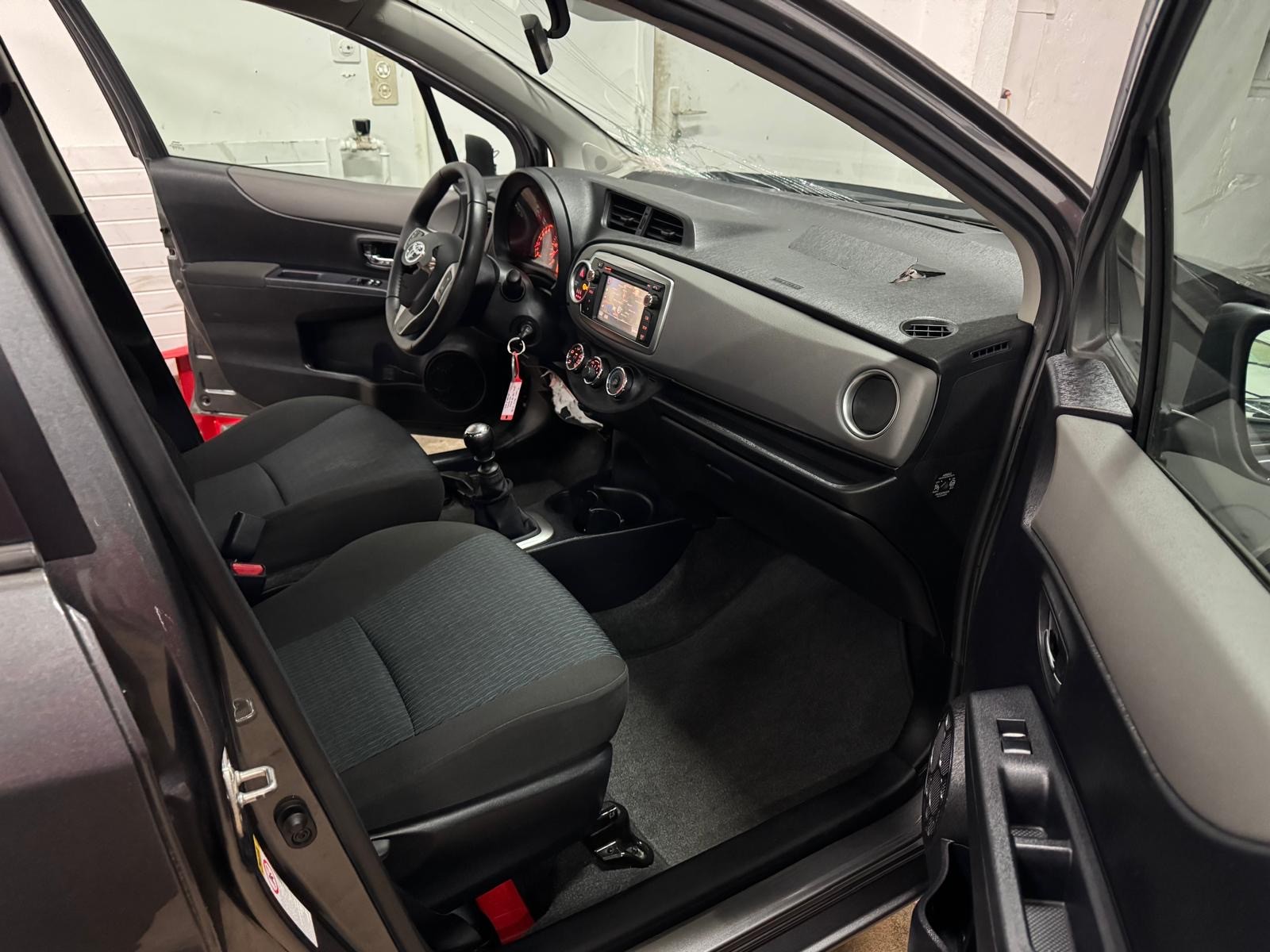 TOYOTA Yaris 1.33 Luna-image-11