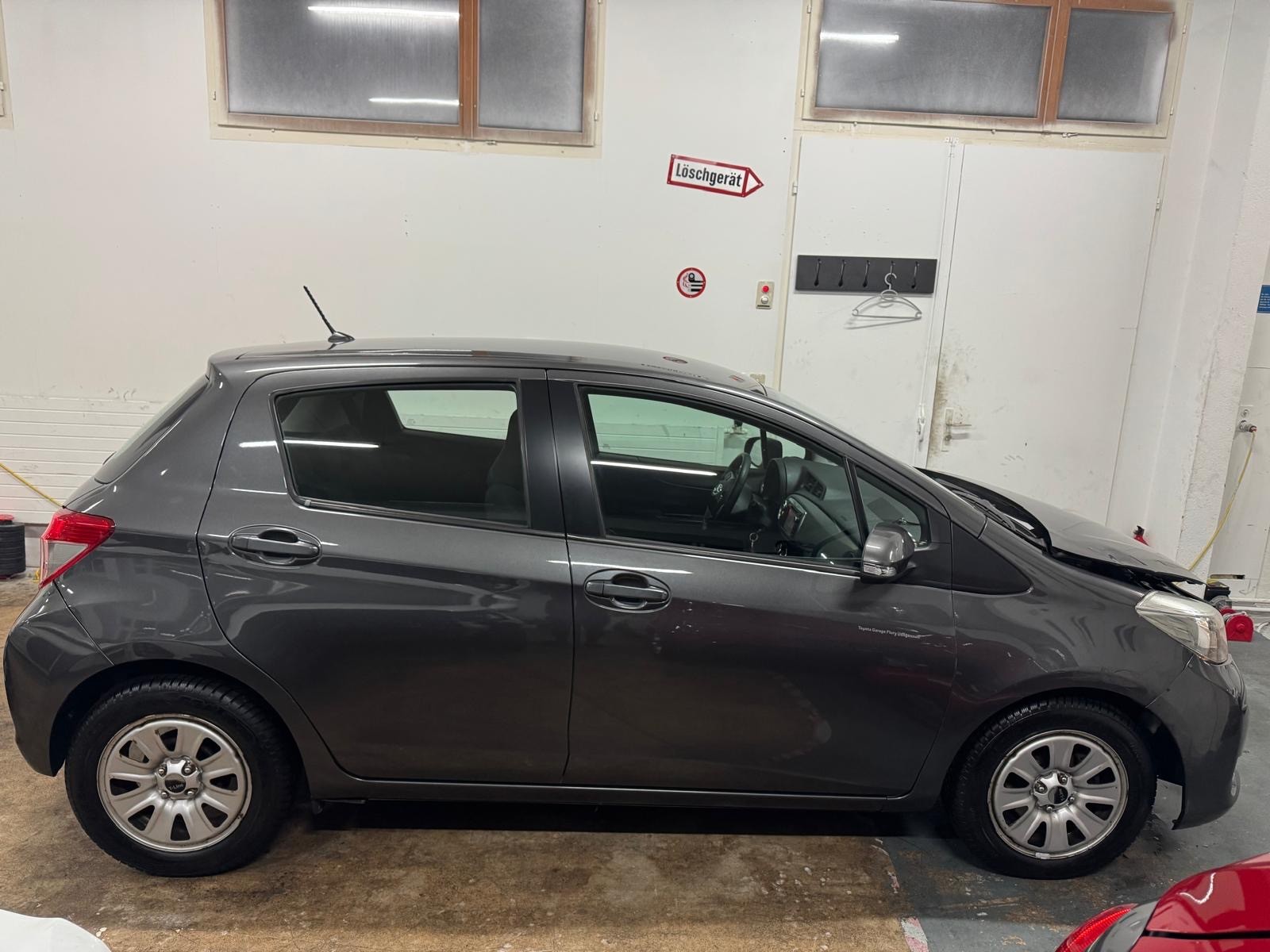 TOYOTA Yaris 1.33 Luna-image-2