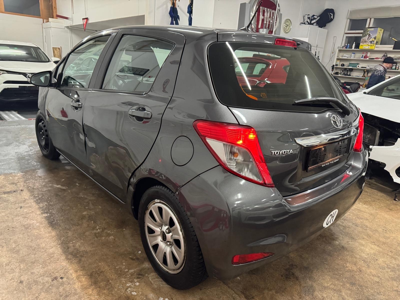 TOYOTA Yaris 1.33 Luna-image-5