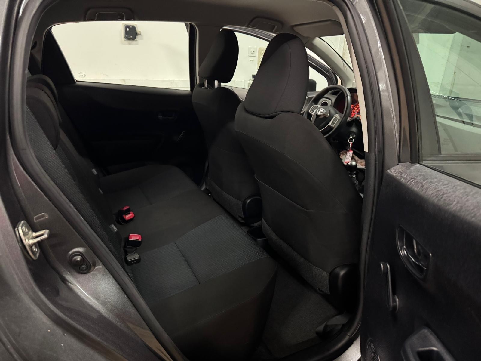 TOYOTA Yaris 1.33 Luna-image-10