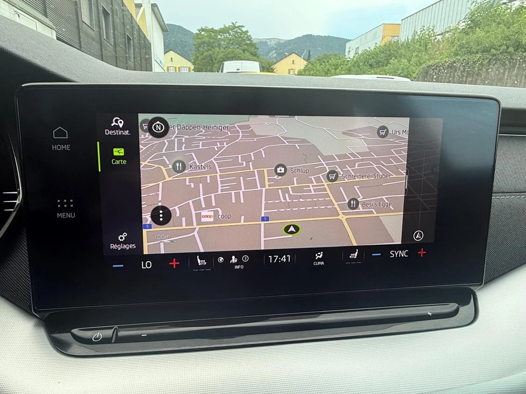 SKODA Octavia Combi 2.0 TDI DSG Style ** Gr-Navi ** Sitzheizung ** Abstandsregelsysteme ** PDC ** Neues Modell 2022 **-image-7