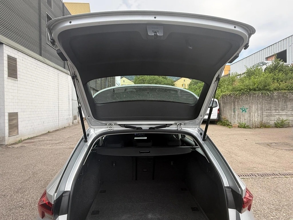 SKODA Octavia Combi 2.0 TDI DSG Style ** Gr-Navi ** Sitzheizung ** Abstandsregelsysteme ** PDC ** Neues Modell 2022 **-image-6