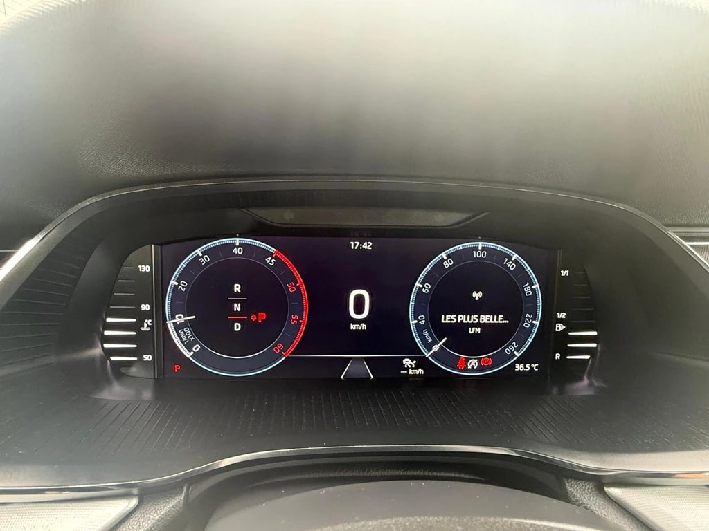 SKODA Octavia Combi 2.0 TDI DSG Style ** Gr-Navi ** Sitzheizung ** Abstandsregelsysteme ** PDC ** Neues Modell 2022 **-image-9