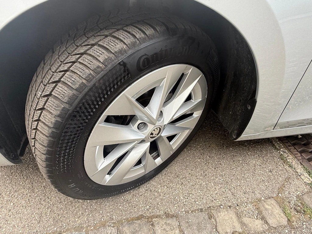 SKODA Octavia Combi 2.0 TDI DSG Style ** Gr-Navi ** Sitzheizung ** Abstandsregelsysteme ** PDC ** Neues Modell 2022 **-image-12