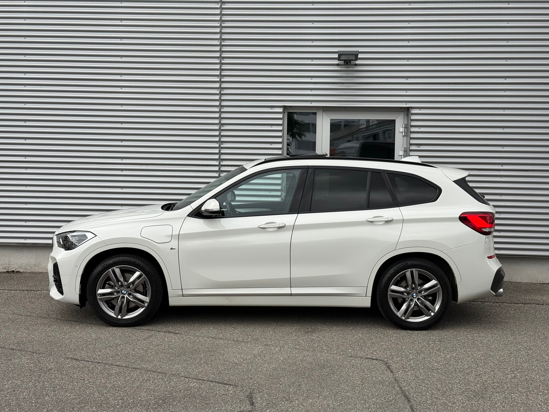BMW X1 xDrive 25e M Sport Steptronic-image-1