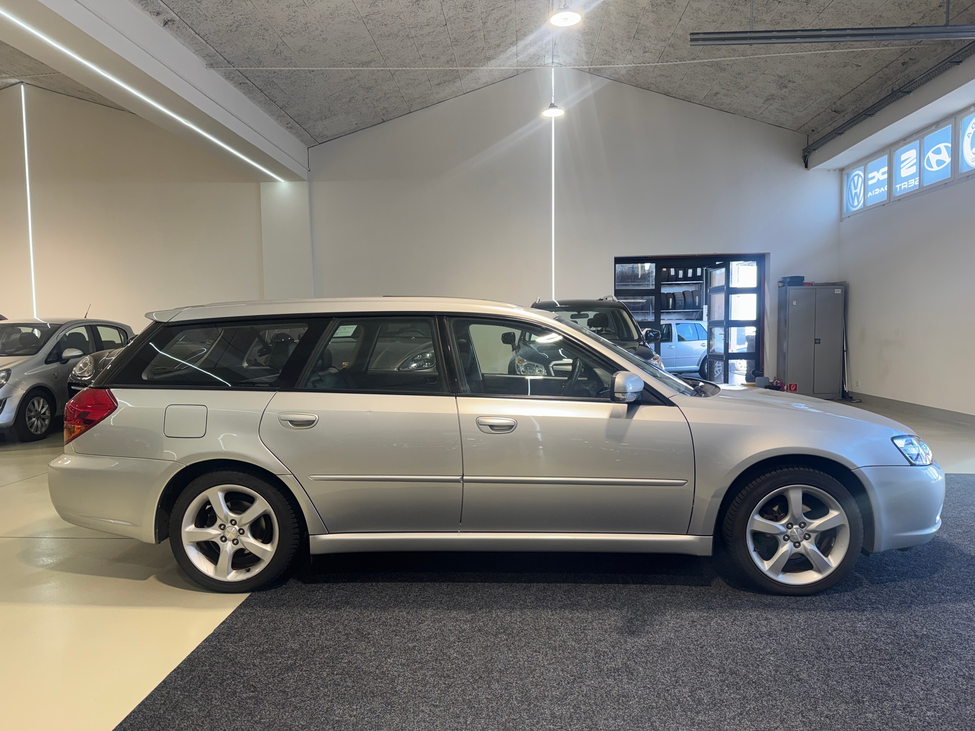 SUBARU Legacy 2.5i AWD Limited Automatic-image-7