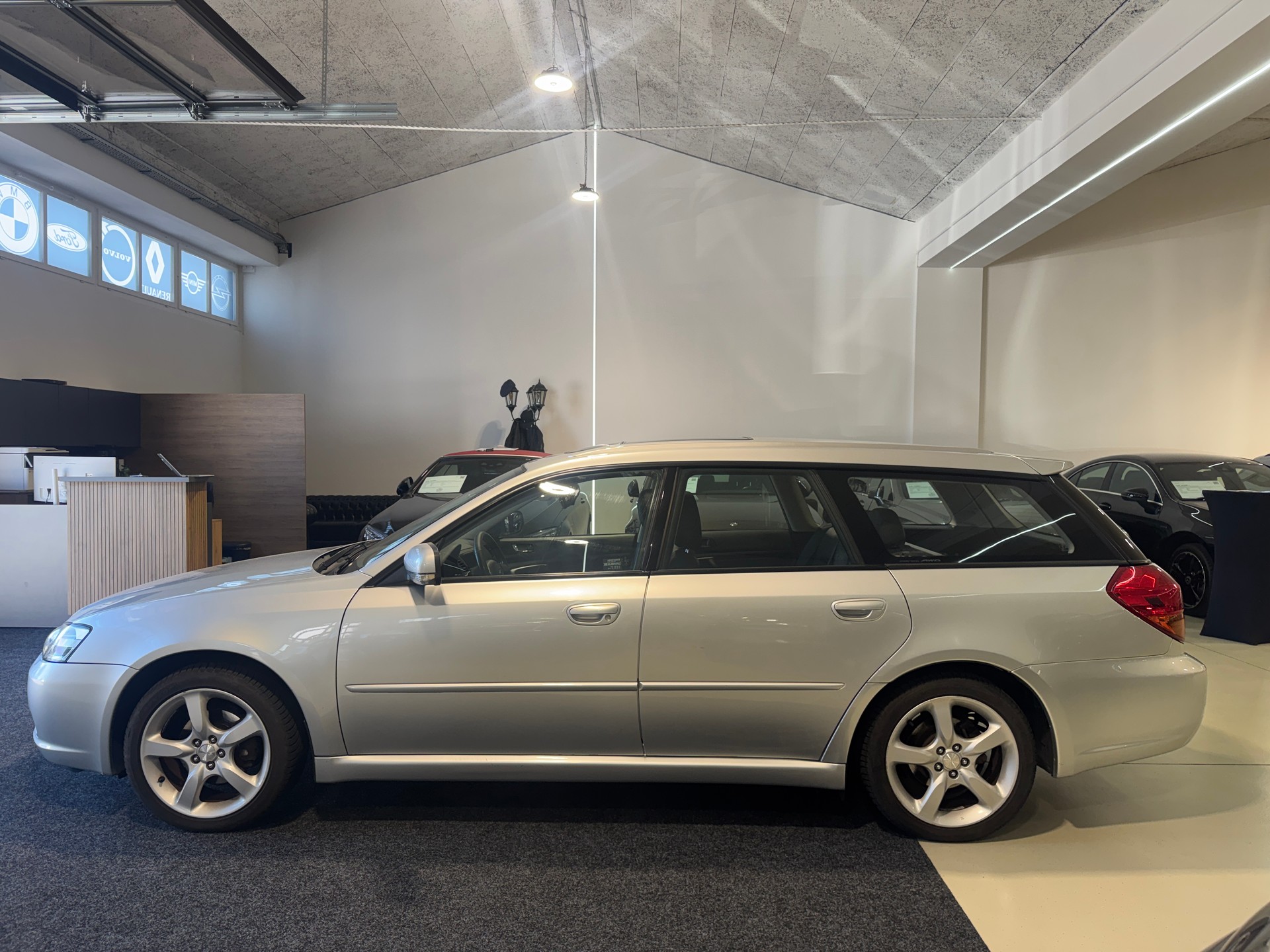 SUBARU Legacy 2.5i AWD Limited Automatic-showroom-element-3