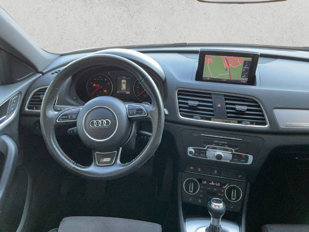 AUDI Q3 2.0 TFSI Sport quattro S-Tr.-image-10