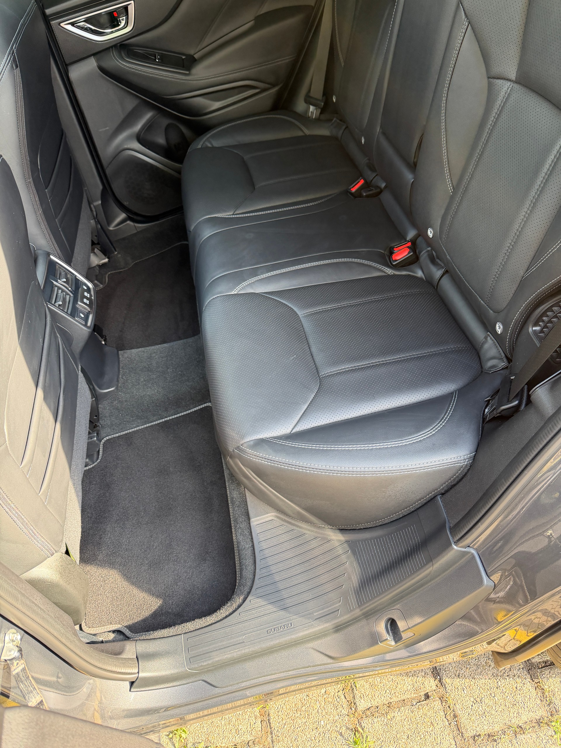 SUBARU 2.0i e-Boxer Luxury-image-4