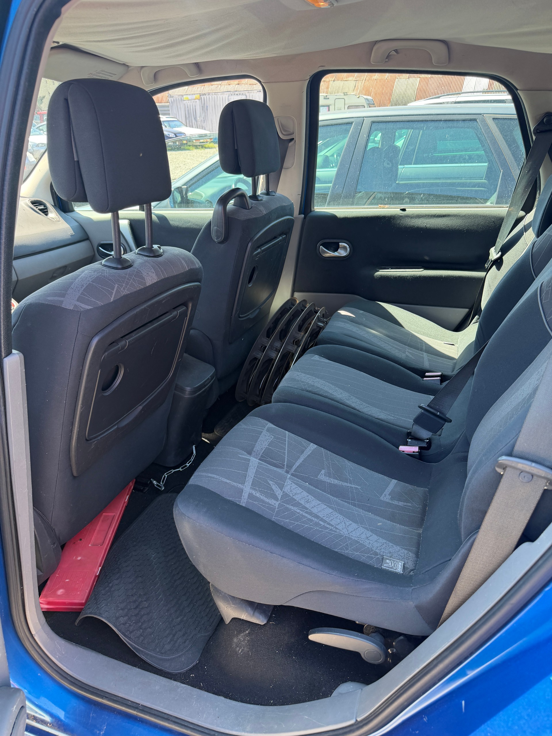 RENAULT Grand Scénic 1.9 dCi Expression-image-10