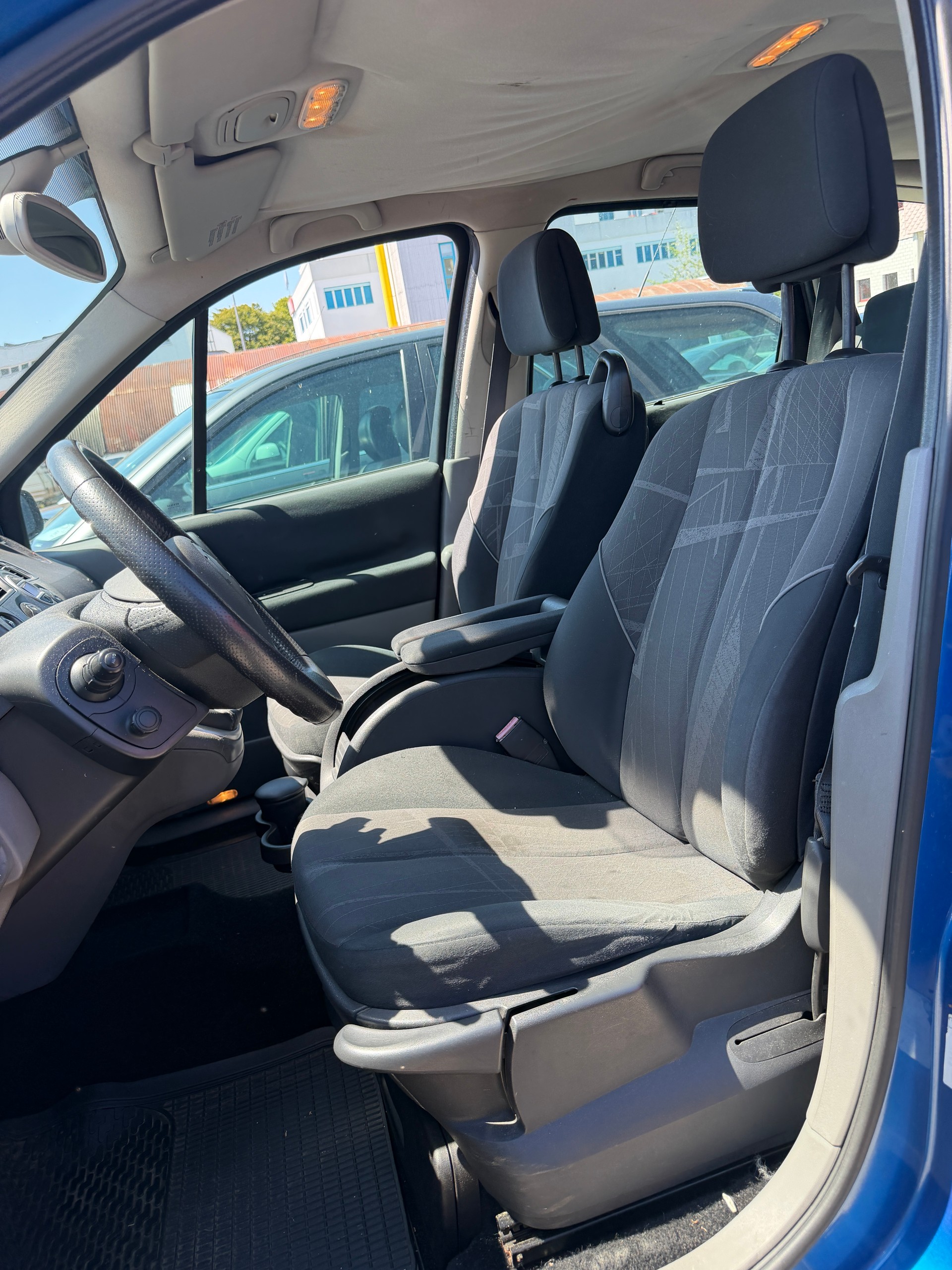RENAULT Grand Scénic 1.9 dCi Expression-image-6