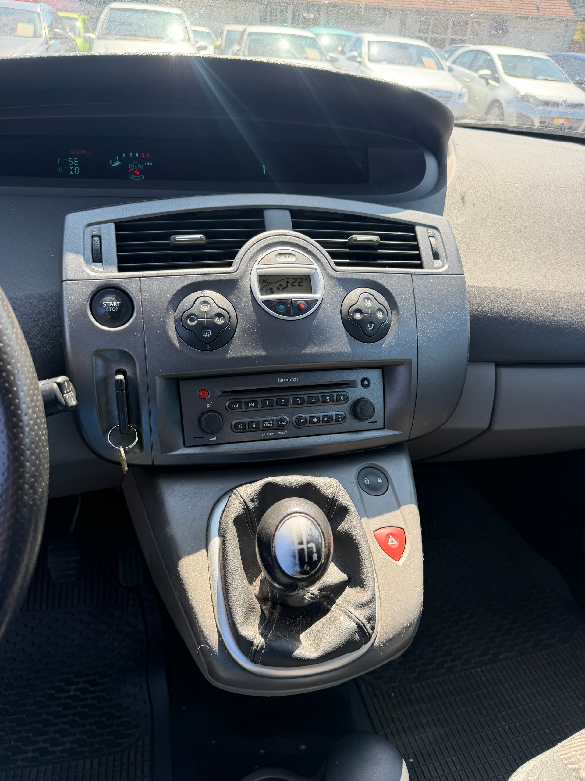 RENAULT Grand Scénic 1.9 dCi Expression-image-8