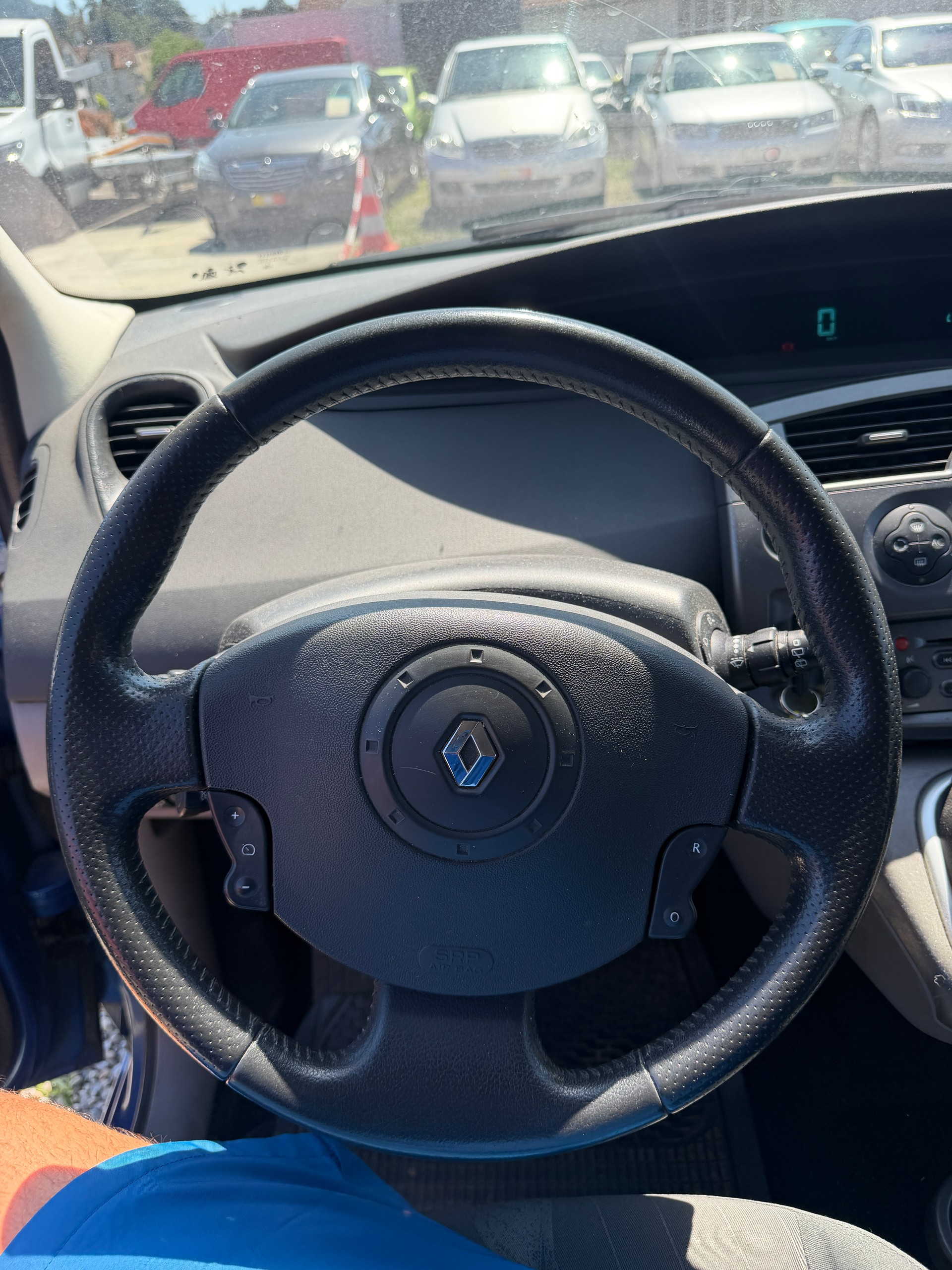 RENAULT Grand Scénic 1.9 dCi Expression-image-9