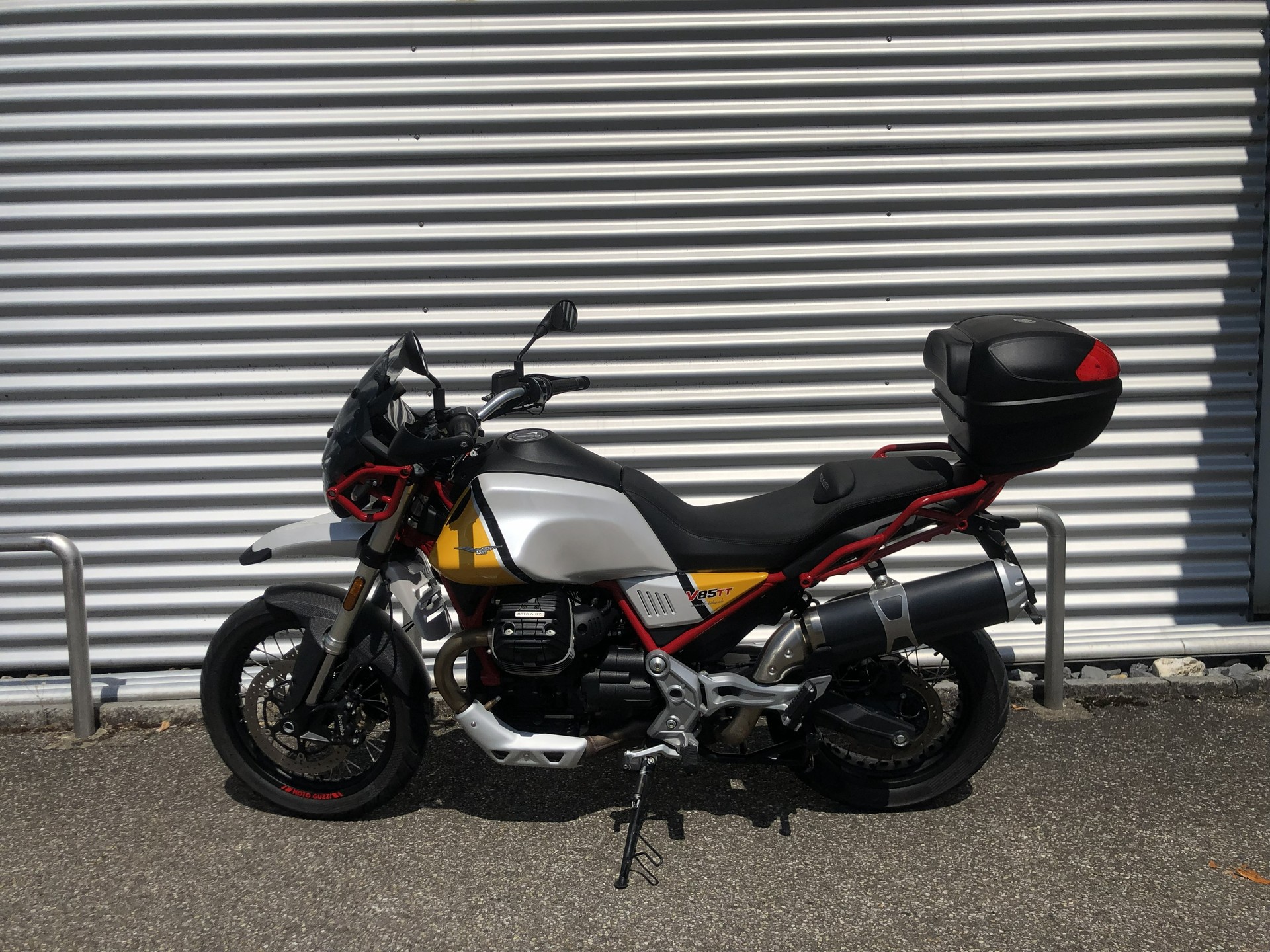 MOTO GUZZI V85 TT 850 Premium Graphics ABS