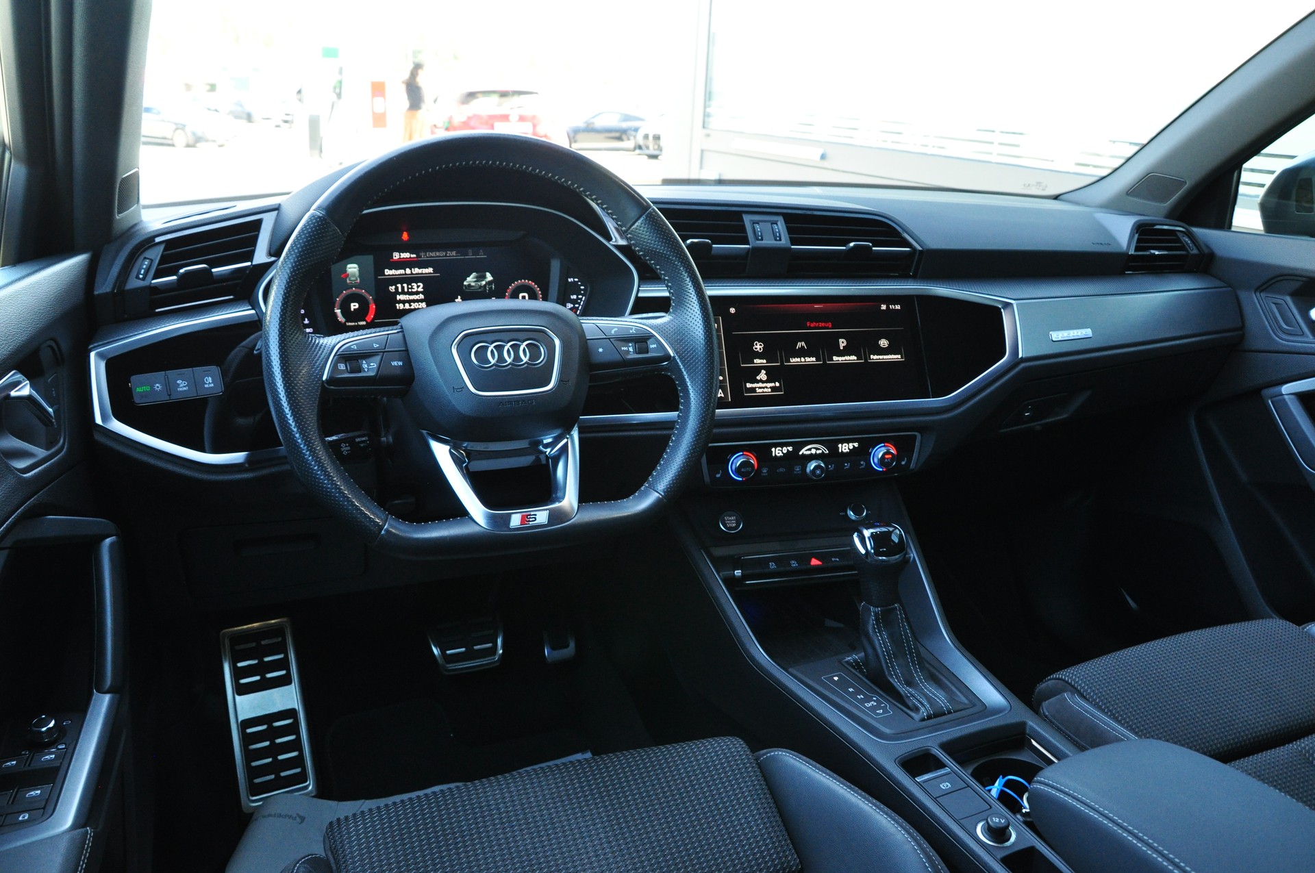 AUDI Q3 45 TFSI S line quattro S-tronic-image-19