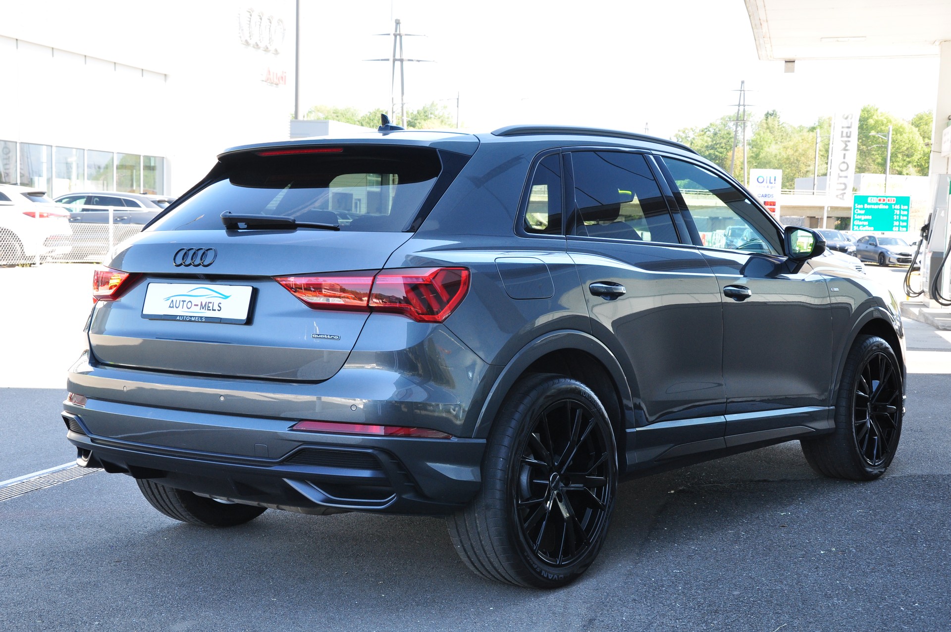 AUDI Q3 45 TFSI S line quattro S-tronic-image-9