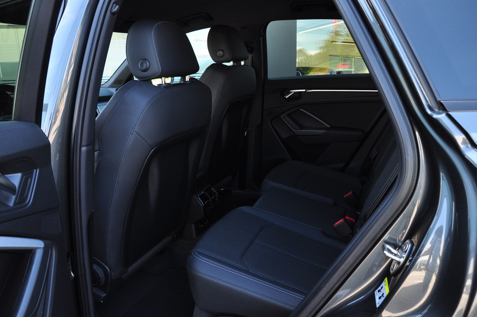 AUDI Q3 45 TFSI S line quattro S-tronic-image-14