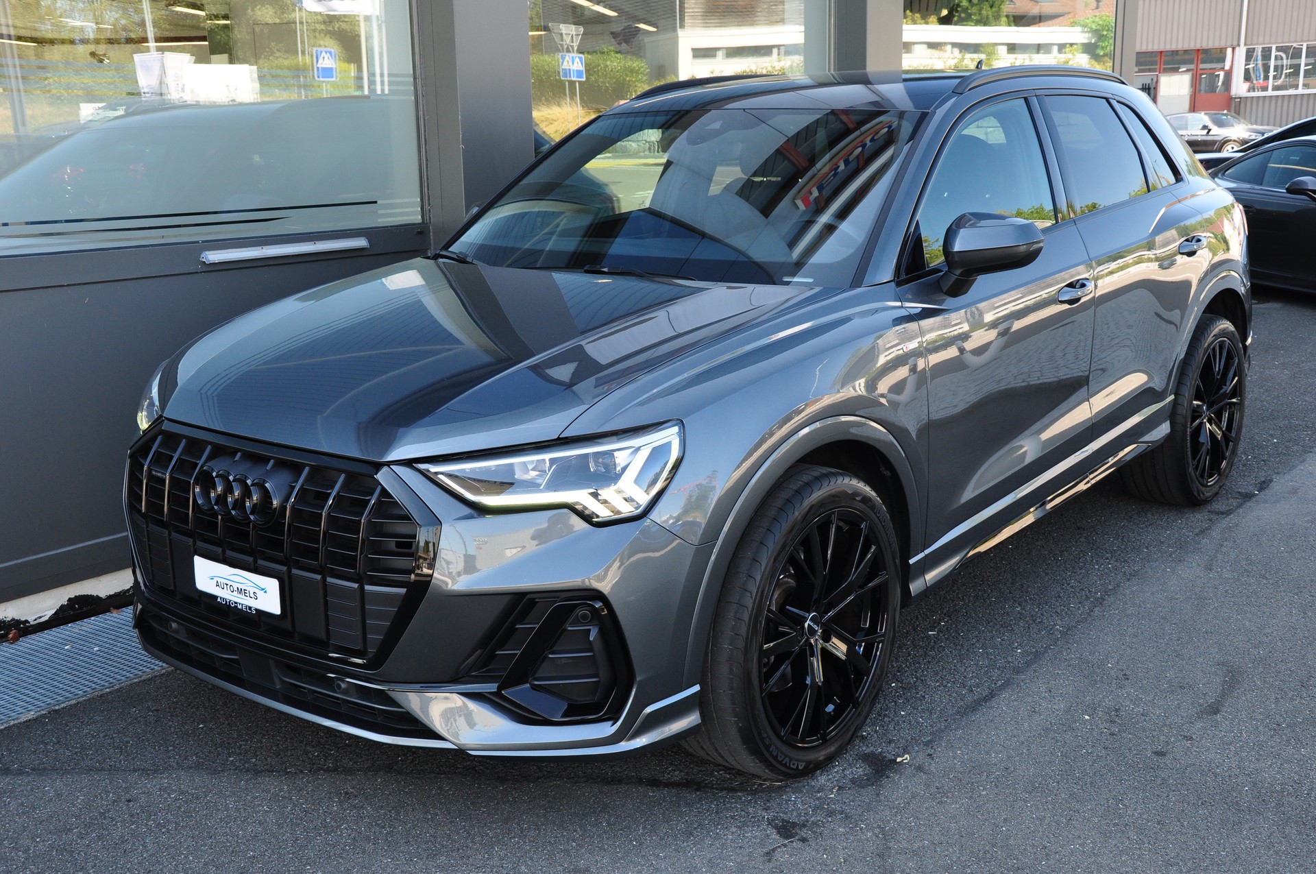 AUDI Q3 45 TFSI S line quattro S-tronic-image-1