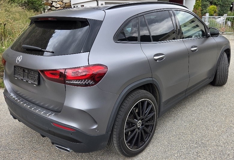 MERCEDES-BENZ GLA 250 AMG Line 4matic-image-2