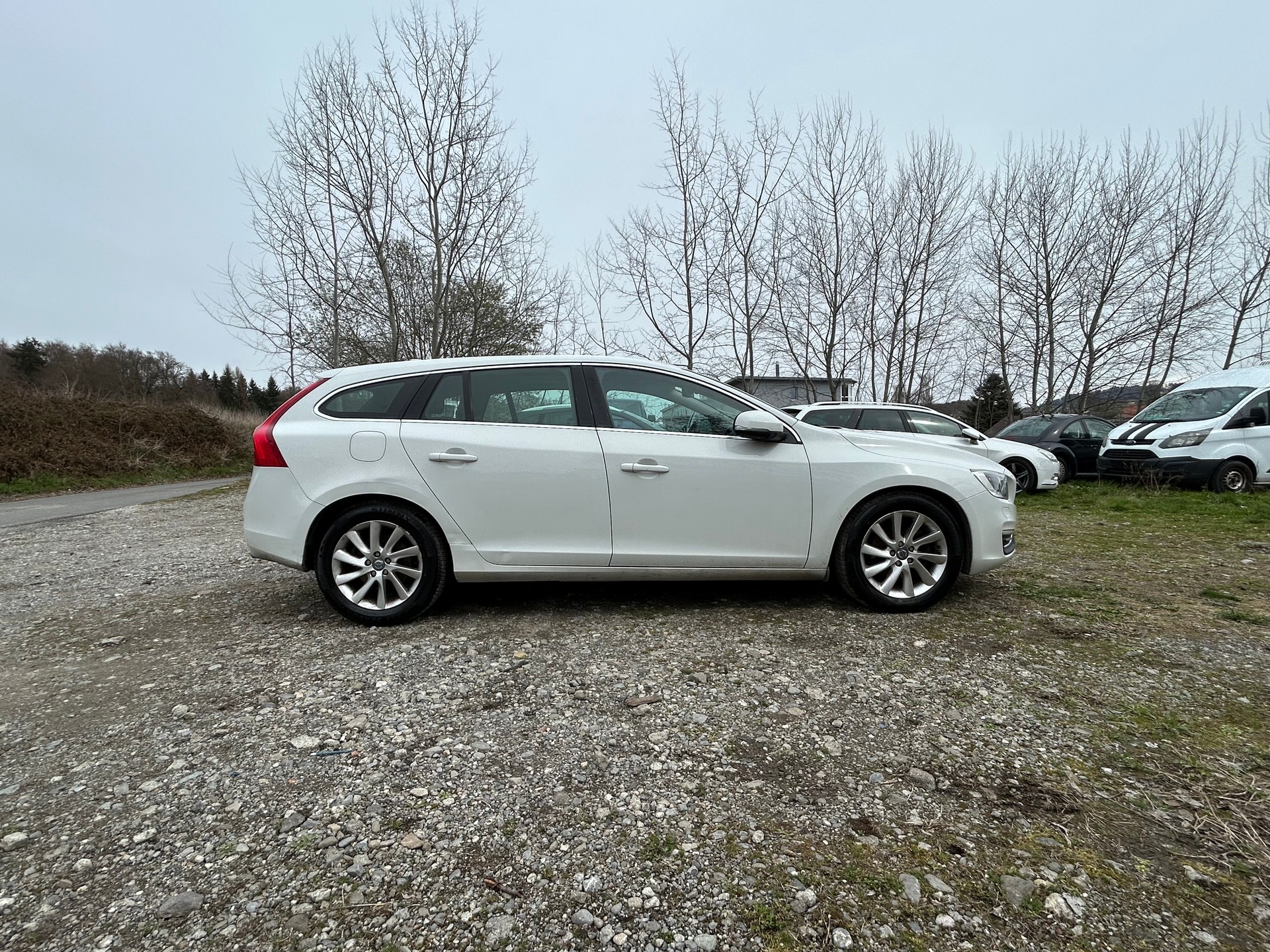 VOLVO V60 D4 Geartronic-image-1