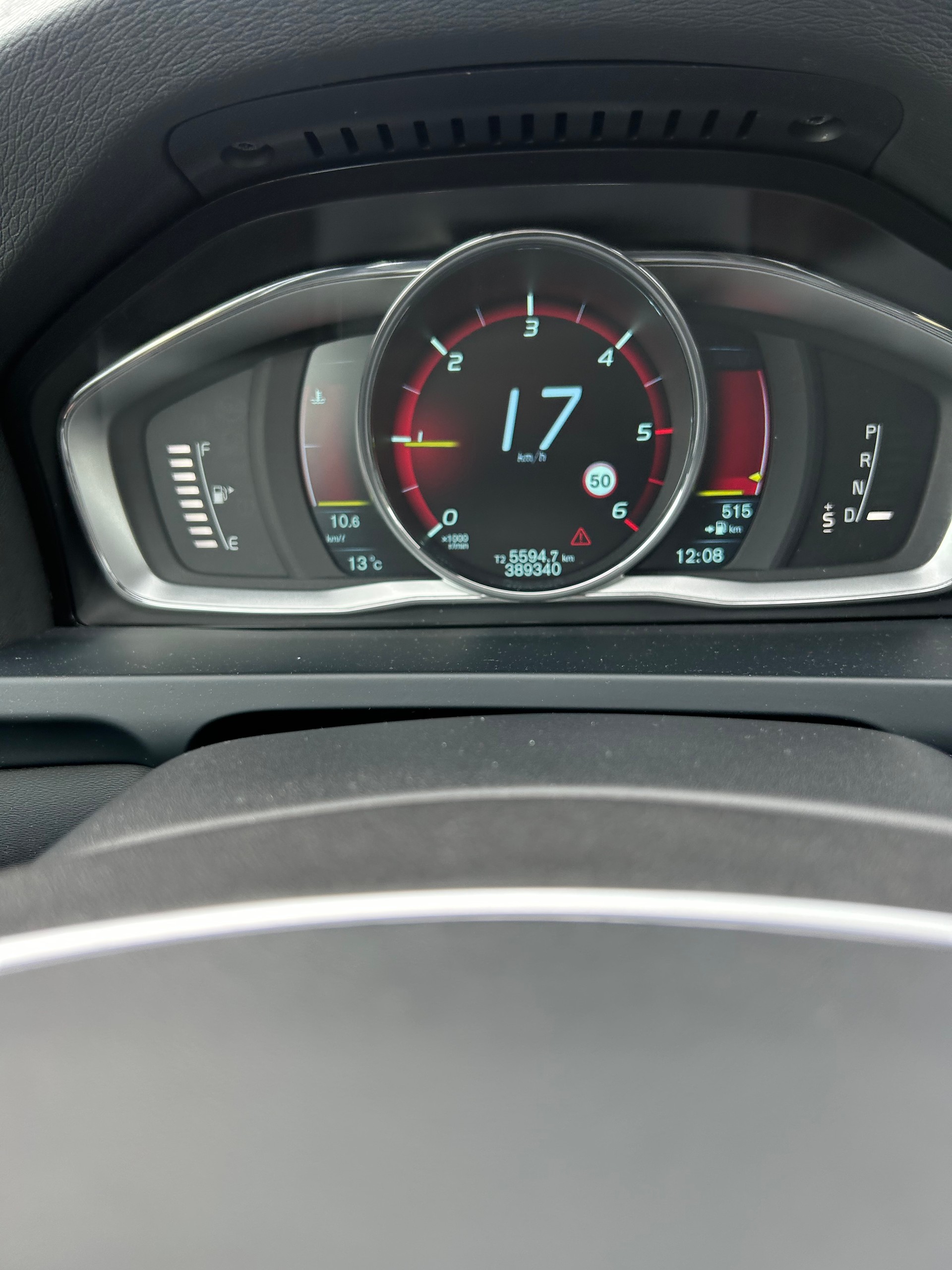 VOLVO V60 D4 Geartronic-image-5