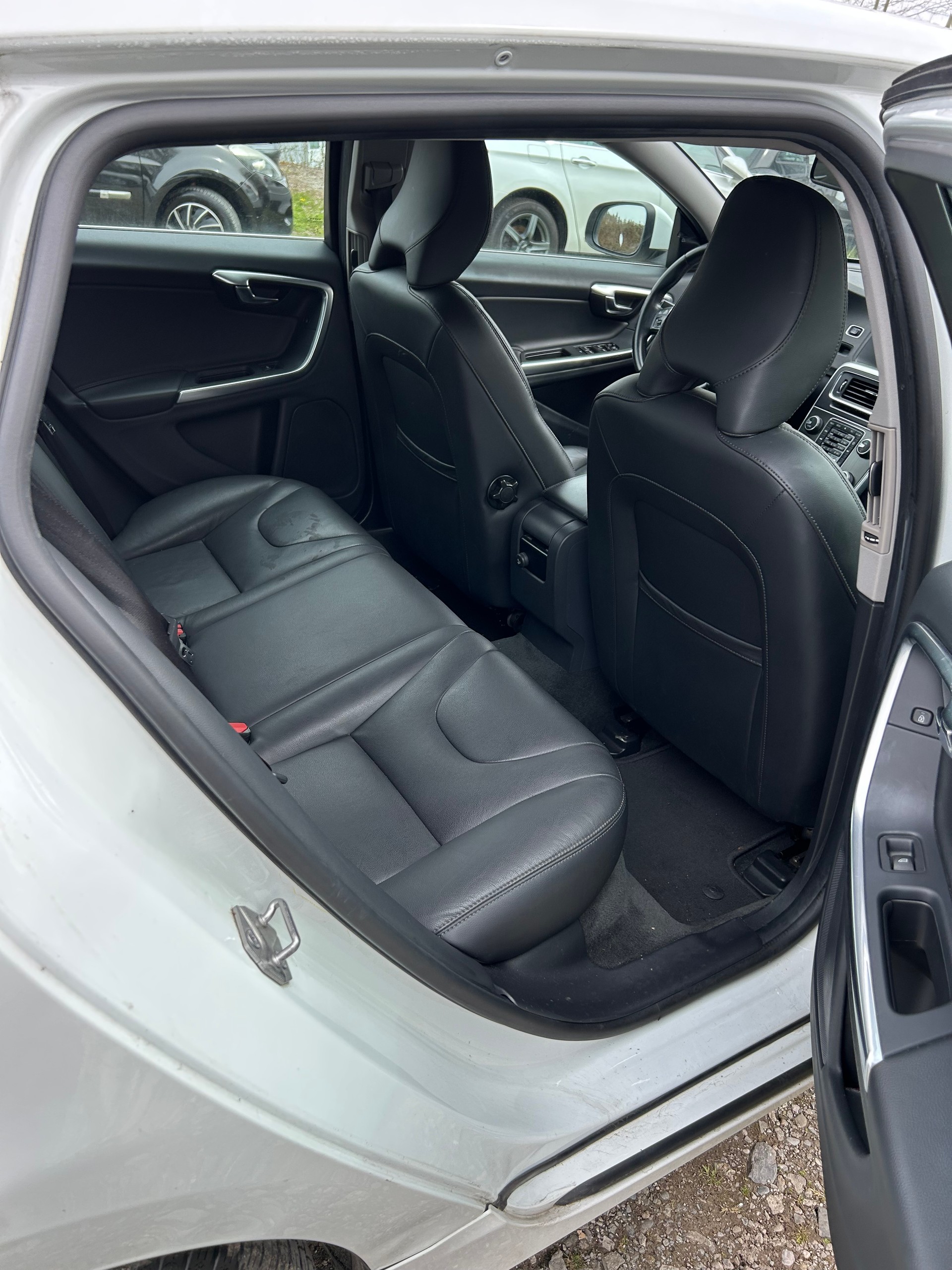 VOLVO V60 D4 Geartronic-image-6