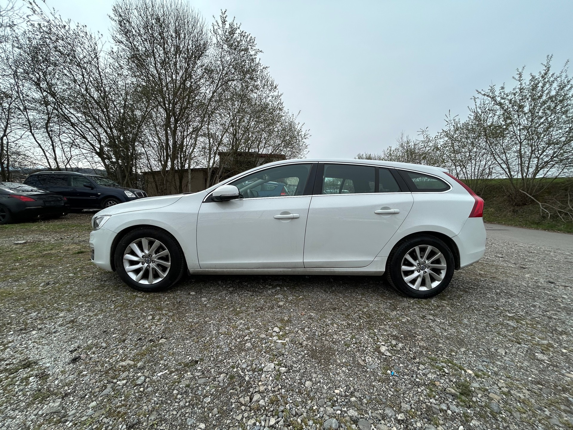 VOLVO V60 D4 Geartronic-image-4