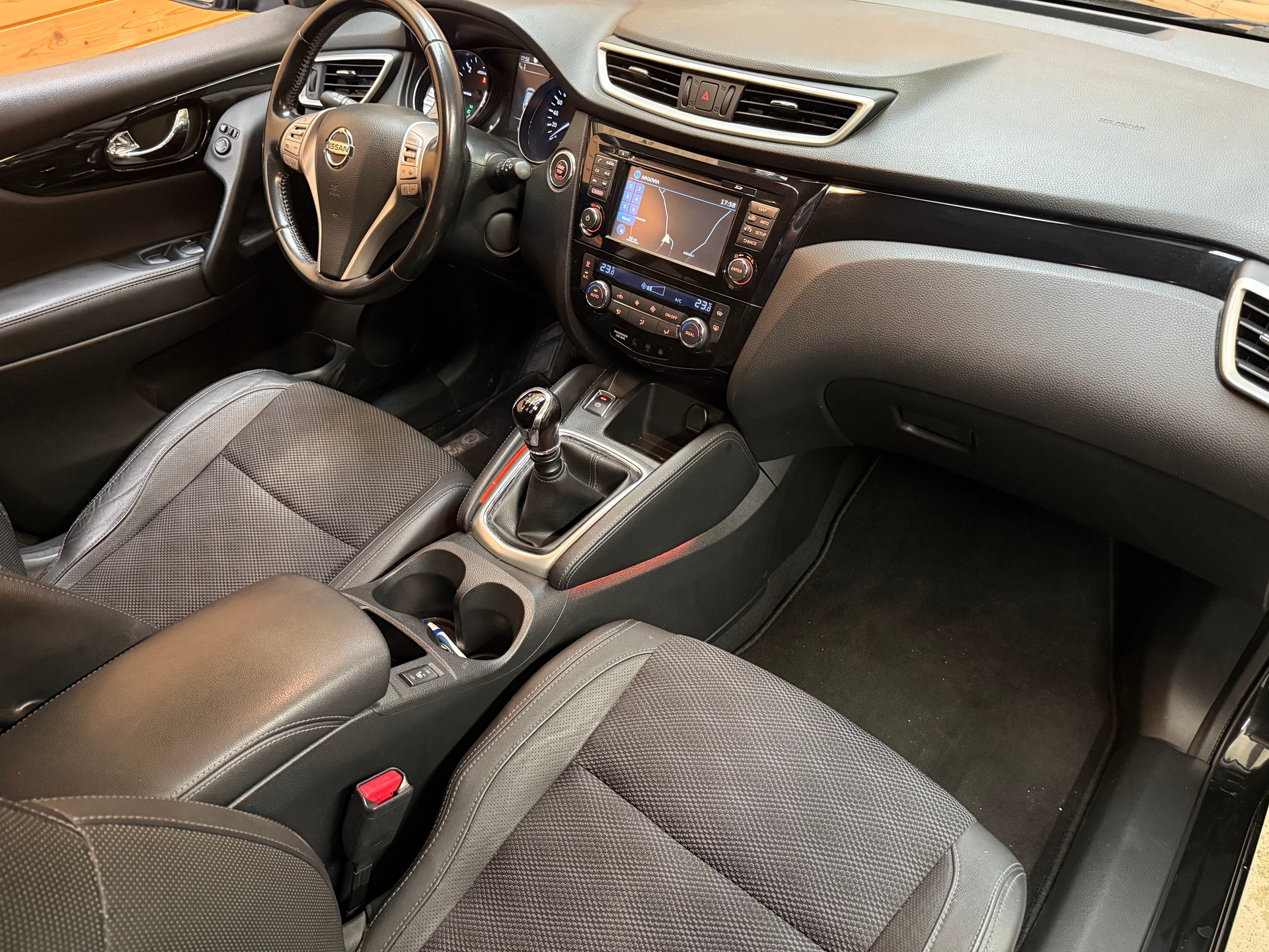 NISSAN Qashqai 1.6 dCi 360° ALL-MODE 4x4-image-5