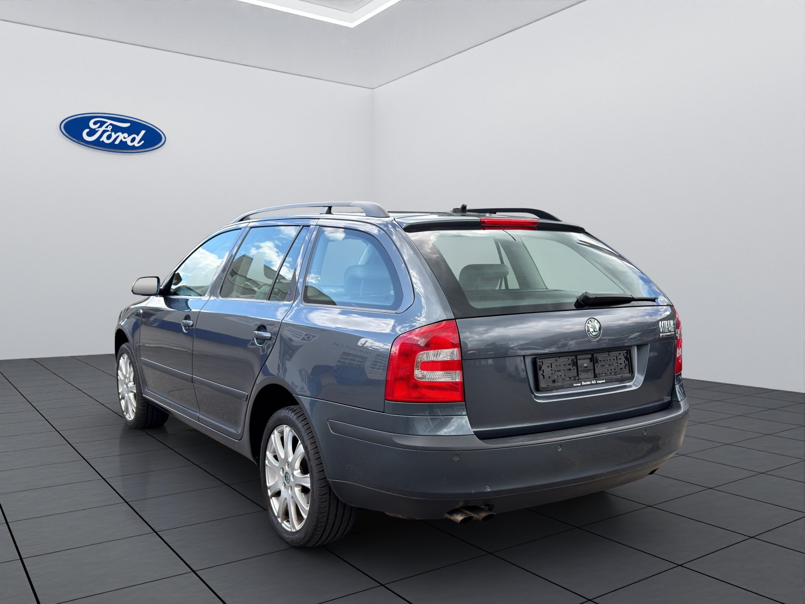 SKODA Octavia Combi 2.0 TDI 140 DPF L & K 4x4-image-6