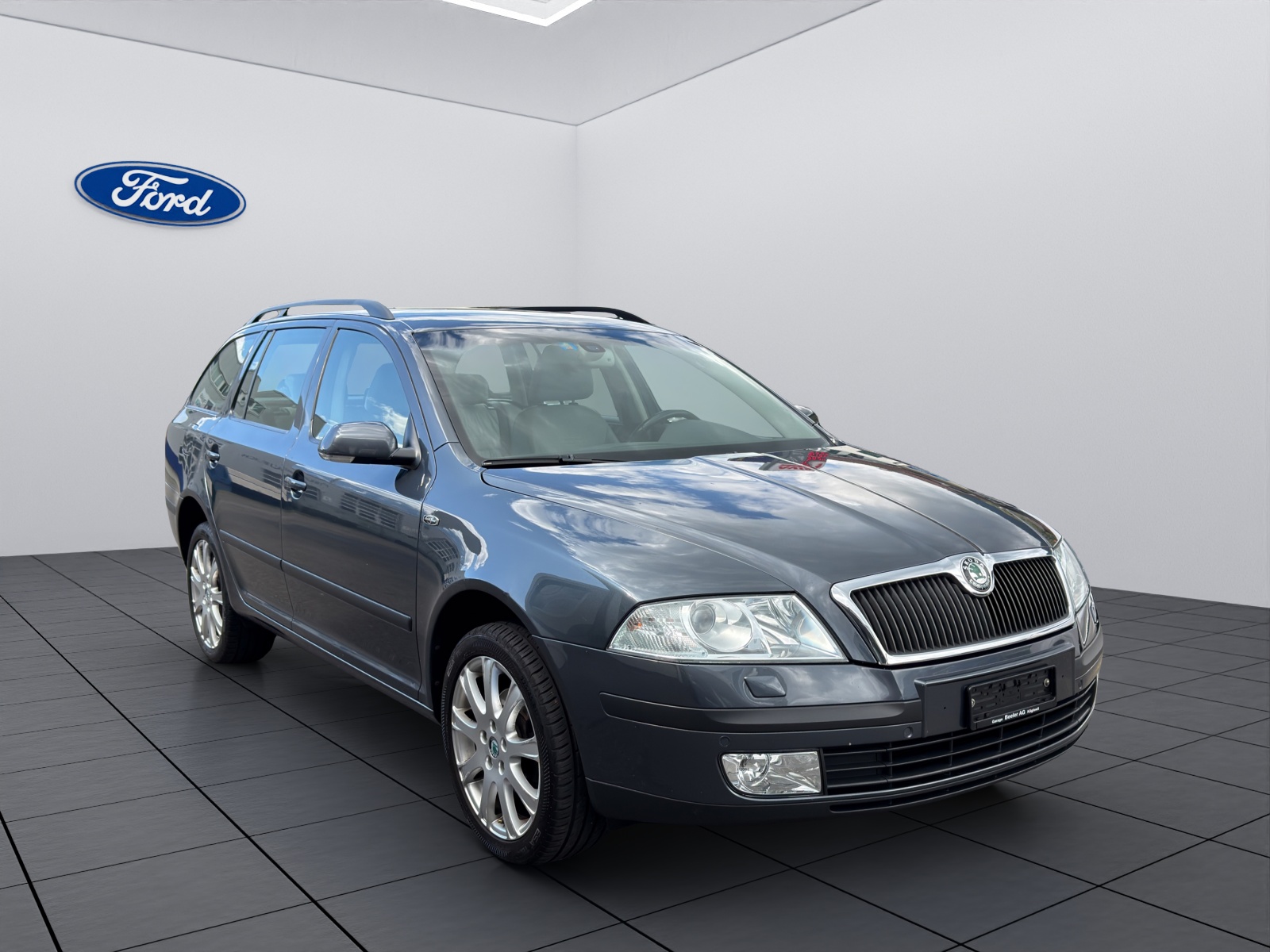 SKODA Octavia Combi 2.0 TDI 140 DPF L & K 4x4-showroom-element-2