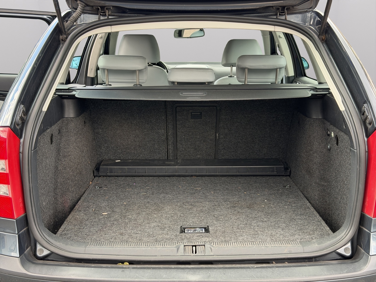 SKODA Octavia Combi 2.0 TDI 140 DPF L & K 4x4-image-15